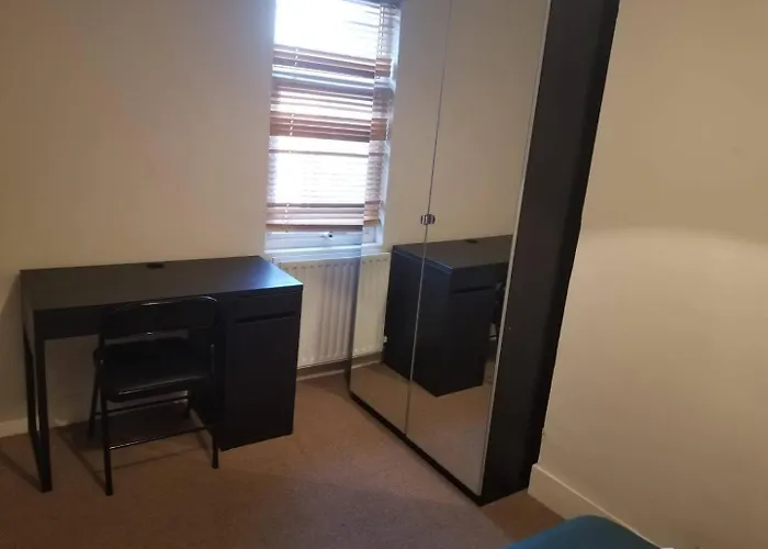 Gorgeous Home 4 Bedrooms W Parking