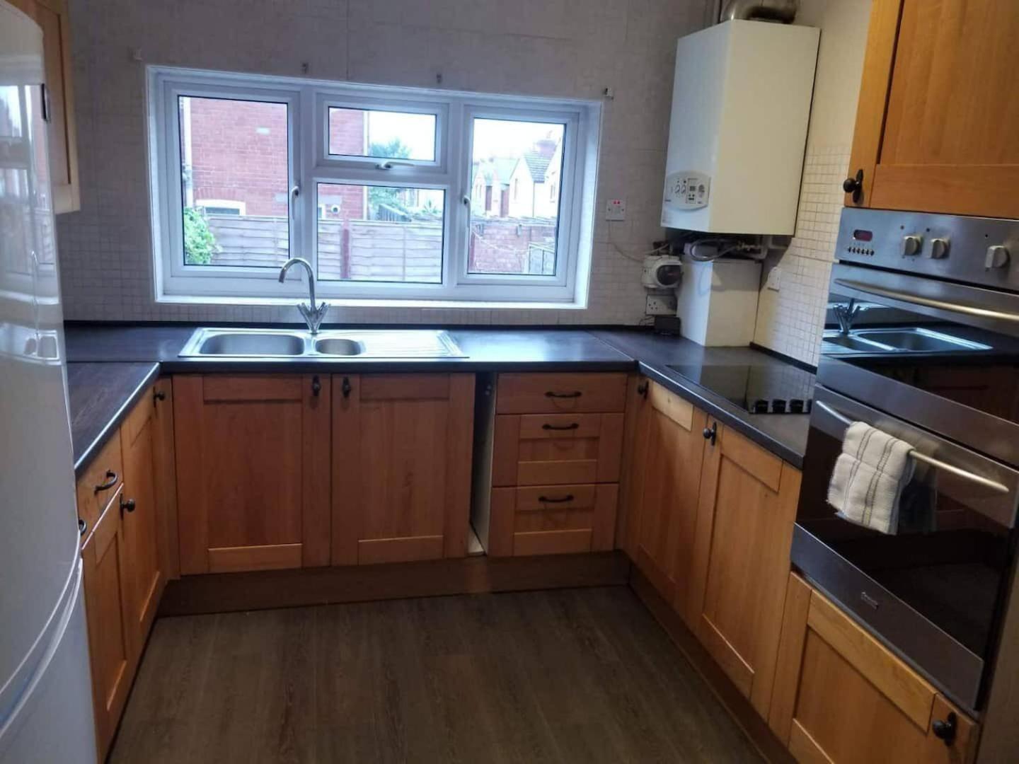Gorgeous 4 Bedrooms W Parking Reading