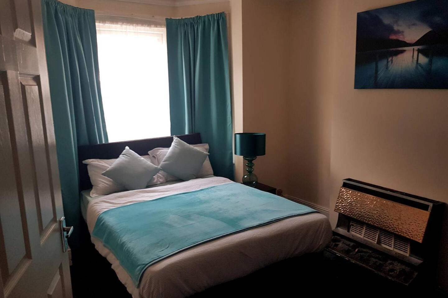 Gorgeous 4 Bedrooms W Parking Casa vacanze Reading
